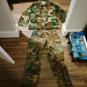 U.S. Army Camouflage Suit - Green and Brown